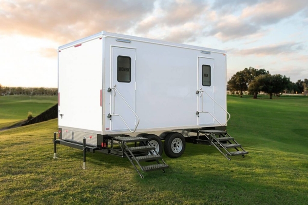 7 Benefits Of Using Luxury Restroom Trailers For Outdoor Events