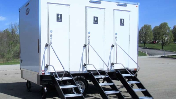 Top 15 Questions To Ask A Luxury Restroom Trailer Rental Company